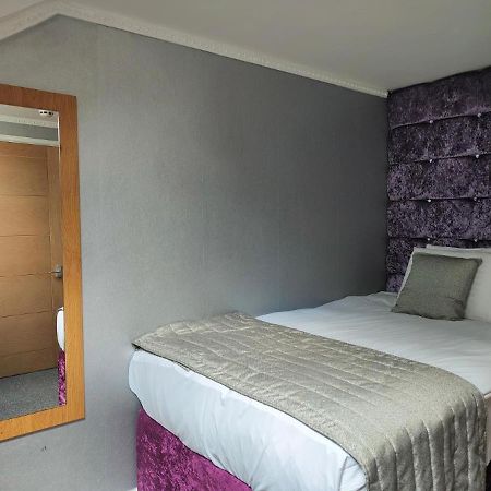 Hotel 24-7 Express Newport  Exteriör bild