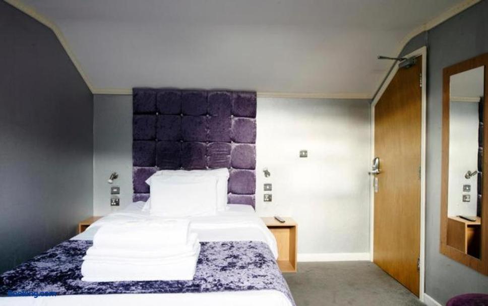Hotel 24-7 Express Newport  Exteriör bild
